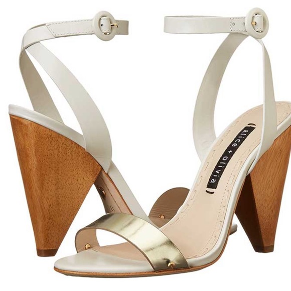 BNWT ALICE AND OLIVIA Cici Heel Sandal White and Gold Chunky Heel 39 / US 8 - Picture 1 of 3